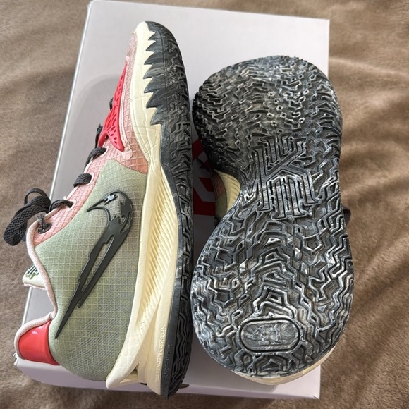 Kyrie Low 4 Coral / Iron Grey Athletic Sneakers - Picture 8 of 13